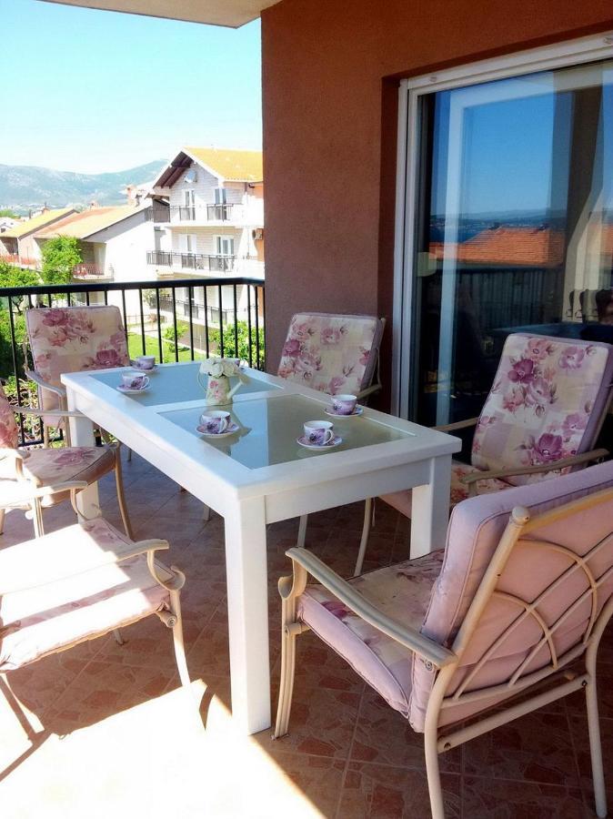 Apartment Maria - Comfortable Kastela Exterior photo